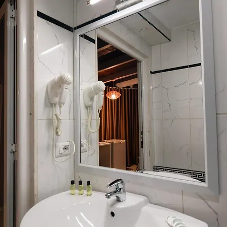 Aria Center Отель Тирана