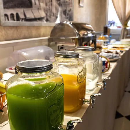 Отель Aria Center 3*