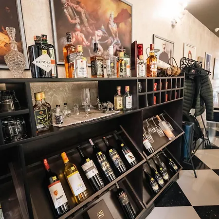 Отель Aria Center 3*